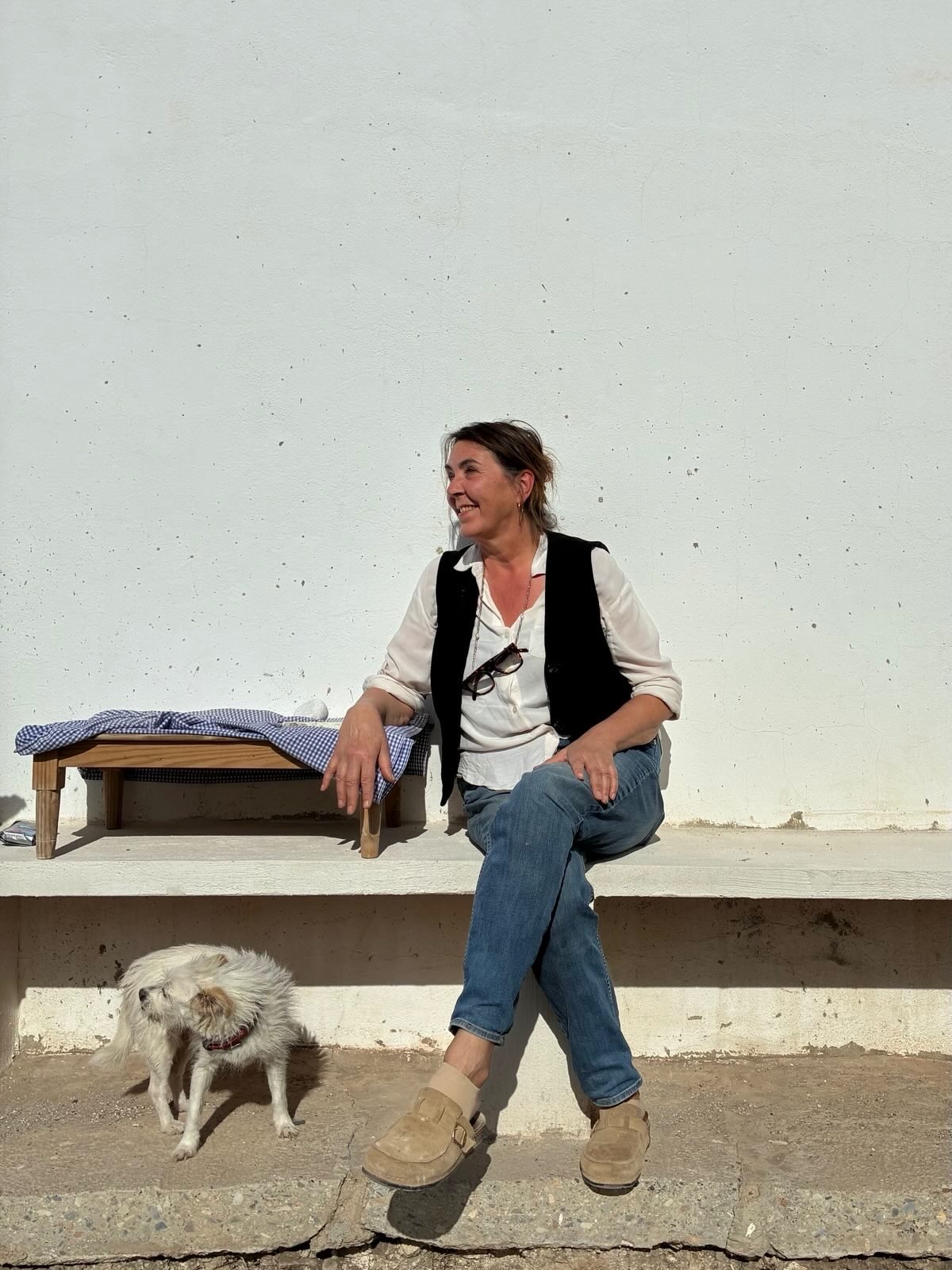 Karin sitting outside with her dog at Barrio Fuente