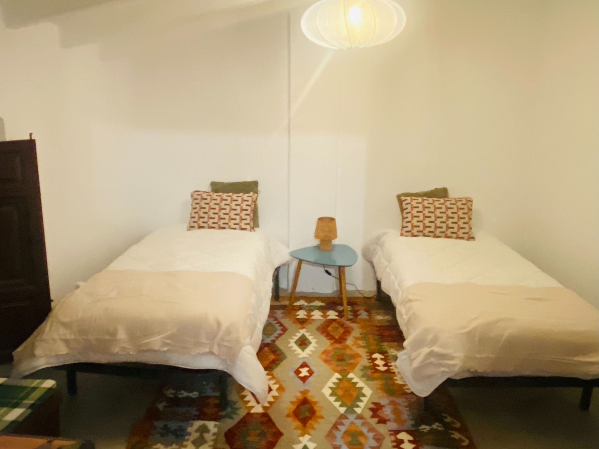 Twin bedroom in the Travellers’ Suite